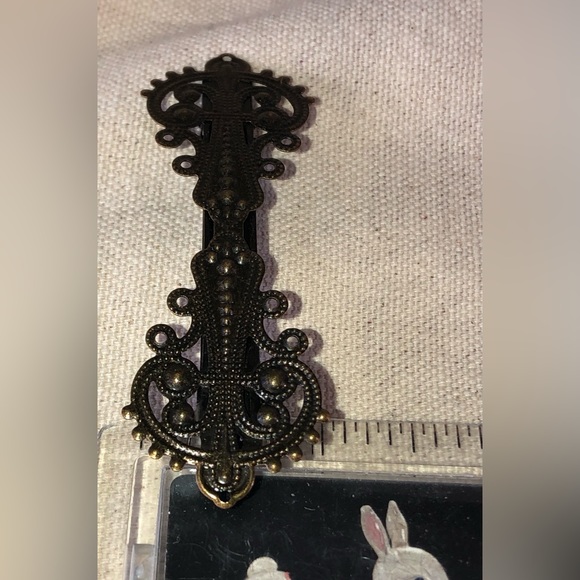 Two Ornate Burnished Brass Tone Metal Barrettes - Picture 9 of 9